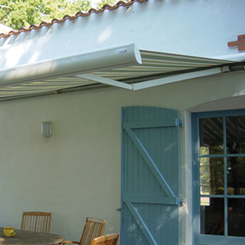 Store de terrasse QUARTZ ISOFRANCE Fenêtres et Energies