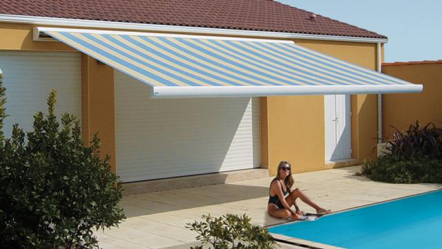 Store de Terrasse avec coffre RUBIS chez ISOFRANCE fenêtres et énergies