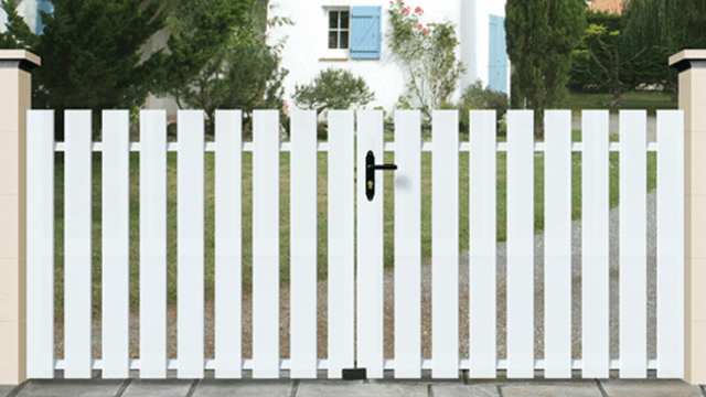 Portail PVC Gamme Standard - Cadre Alu vissé, apparent