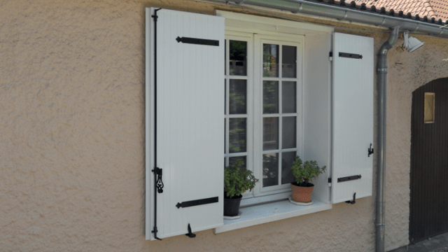 Volets PVC à lames verticales