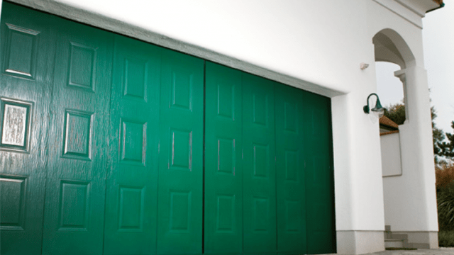 Portes de garage sectionnelles latérales Alu - Isofrance fenetres et energies