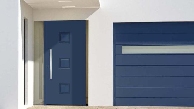 Porte d'entrée aluminium Ligne Prestige Gamme Ciselée de Isofrance Fenêtres &amp; Energies