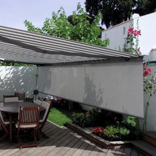 Lambrequin déroulable sur store de terrasse Rubis chez ISOFRANCE Fenêtres et énergies