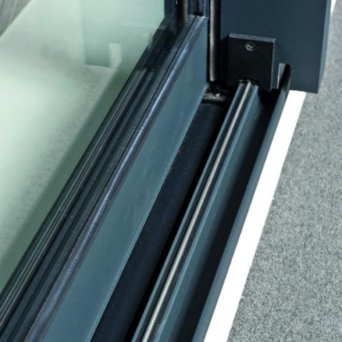 Zoom sur rail inox coulissant Alu LIGNE ELITE HORIZON ISOFRANCE Fenêtres & Energies