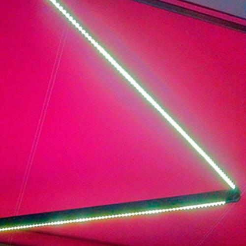 Eclairage intégré sur store de terrasse JADE LUX chez ISOFRANCE Fenêtres et énergies