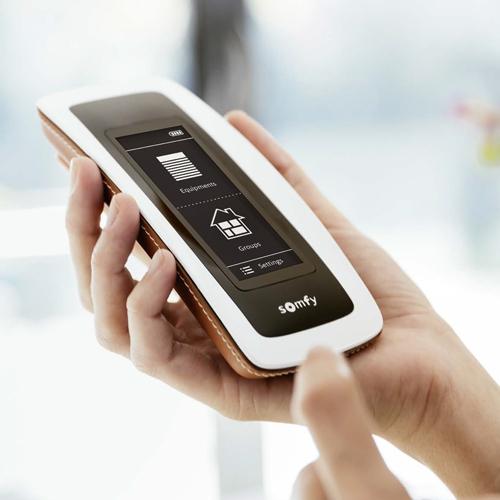 Télécommande centralisée pour votre store de terrasse On'X ISOFRANCE Fenêtres et énergies