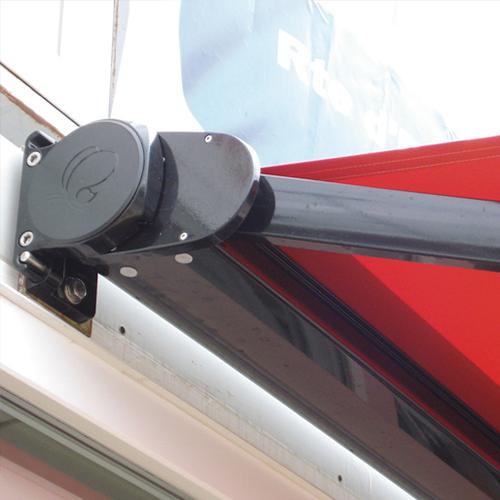 Coffre en aluminium pour les stores de terrasse RUBIS Isofrance fenêtres et énergies