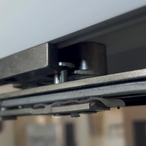 Ferrage semi-périmétral Fenêtre PVC REFERENCE IFFE chez ISOFRANCE Fenêtres et Energies