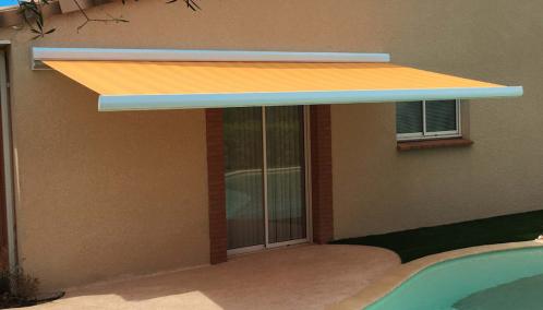 Store de Terrasse avec coffre QUARTZ chez ISOFRANCE fenêtres et énergies