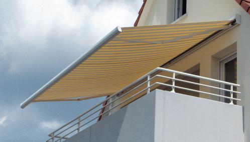 Store de Terrasse avec coffre QUARTZ chez ISOFRANCE fenêtres et énergies