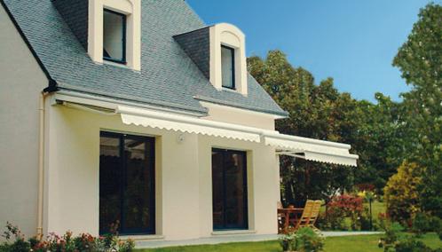 Store de Terrasse avec coffre QUARTZ chez ISOFRANCE fenêtres et énergies